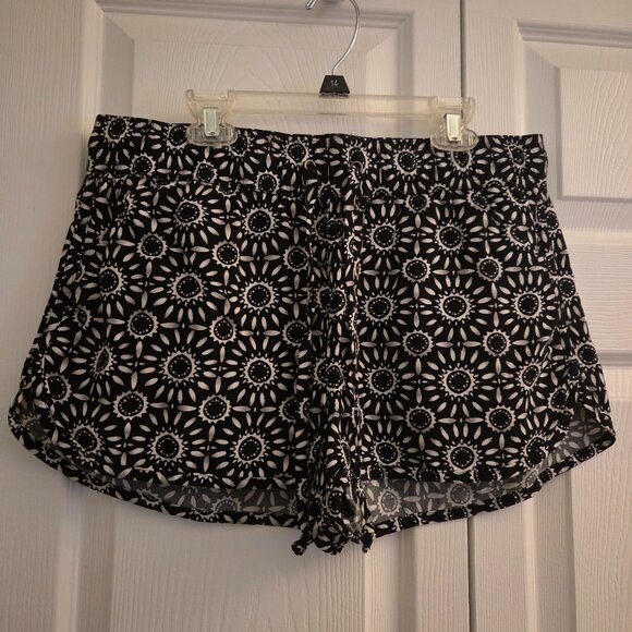 Black and White Patterned Shorts - Picture 1 of 3